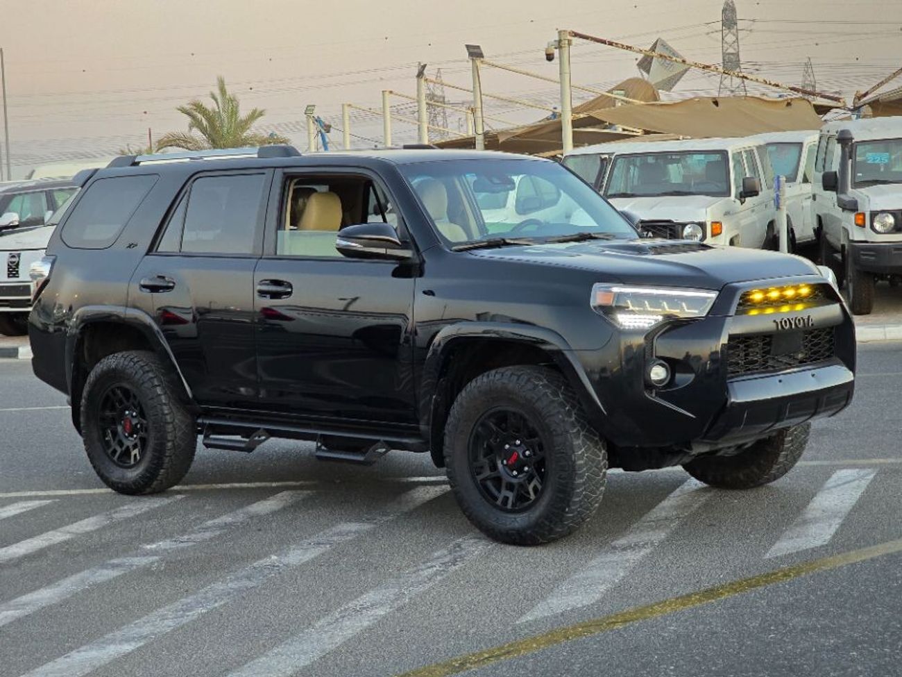 Toyota 4Runner 2023 Model 4x4 , Push button and original leather seats
