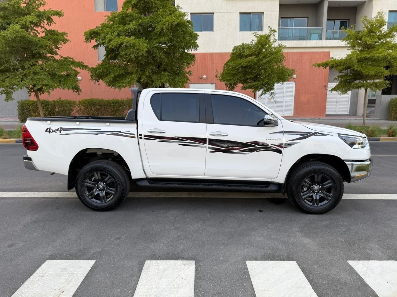 تويوتا هيلوكس Toyota Hilux 4x4 2.4L full Option automatic gearbox