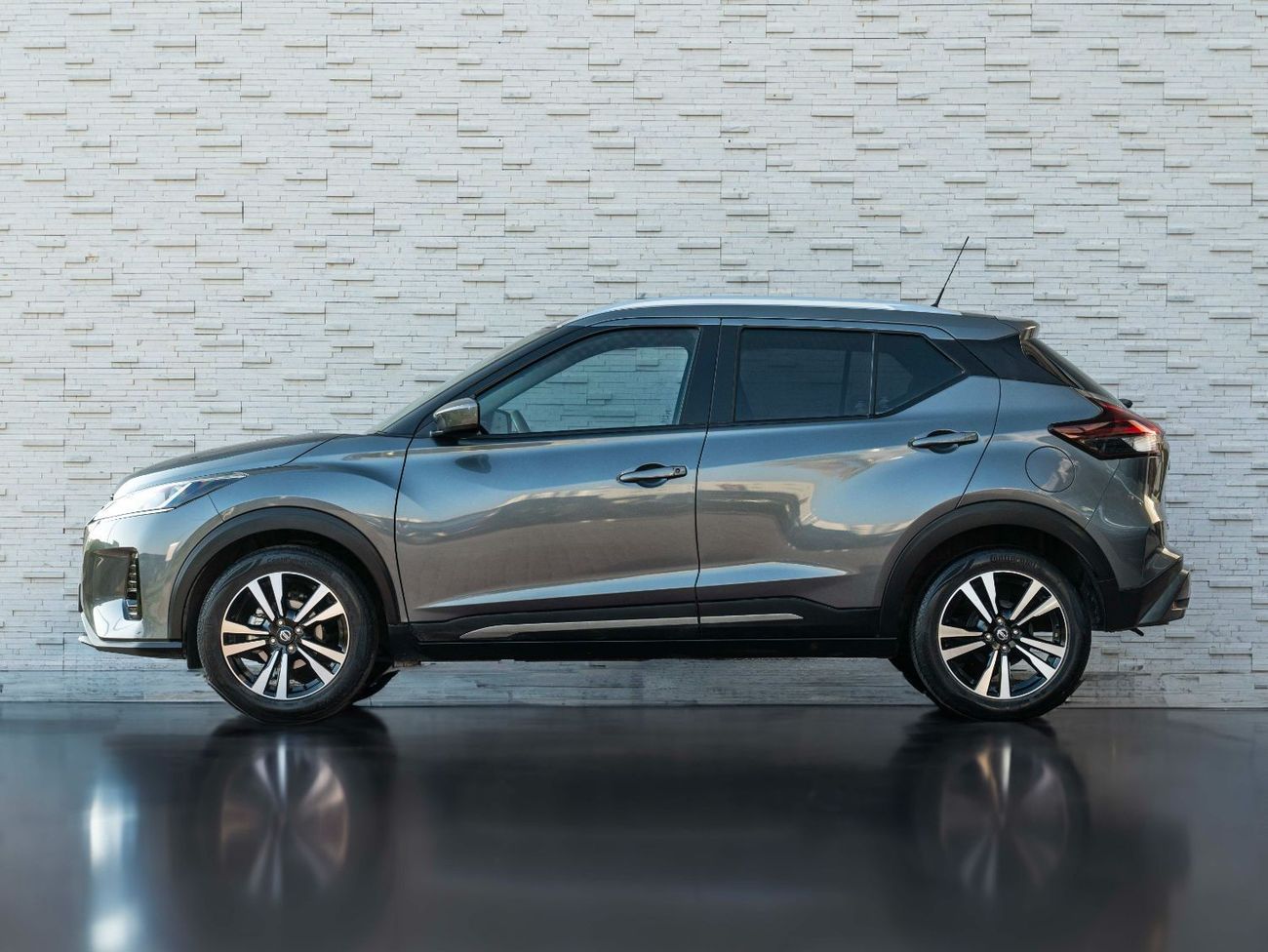 نيسان كيكس AED 943 PM • KICKS SV • ONLY 20,000 KM • FULL SERVICE HISTORY • PRISTINE CONDITION