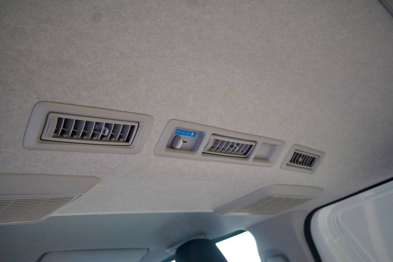 Toyota Hiace DLS - STD ROOF