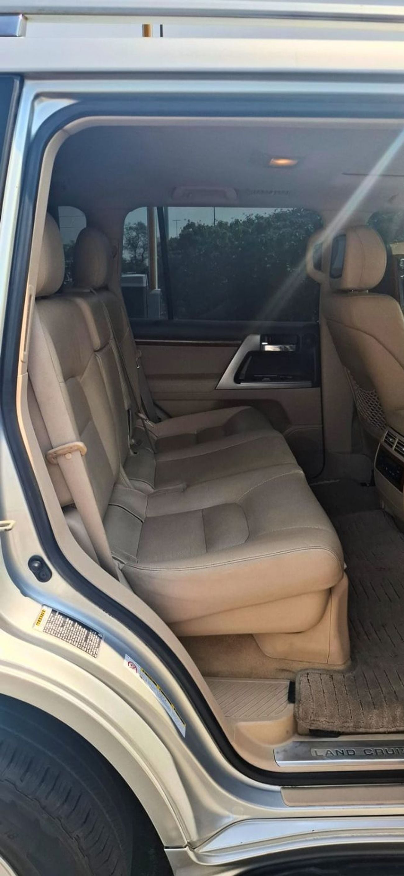 Toyota Land Cruiser VXR TOYOTA LANDCRUSIER VXR 5.7 L 2014 GCC TOYOTA LANDCRUSIER VXR 5.7 L  MODEL 2014  GCC SPECS  FULL OPTI
