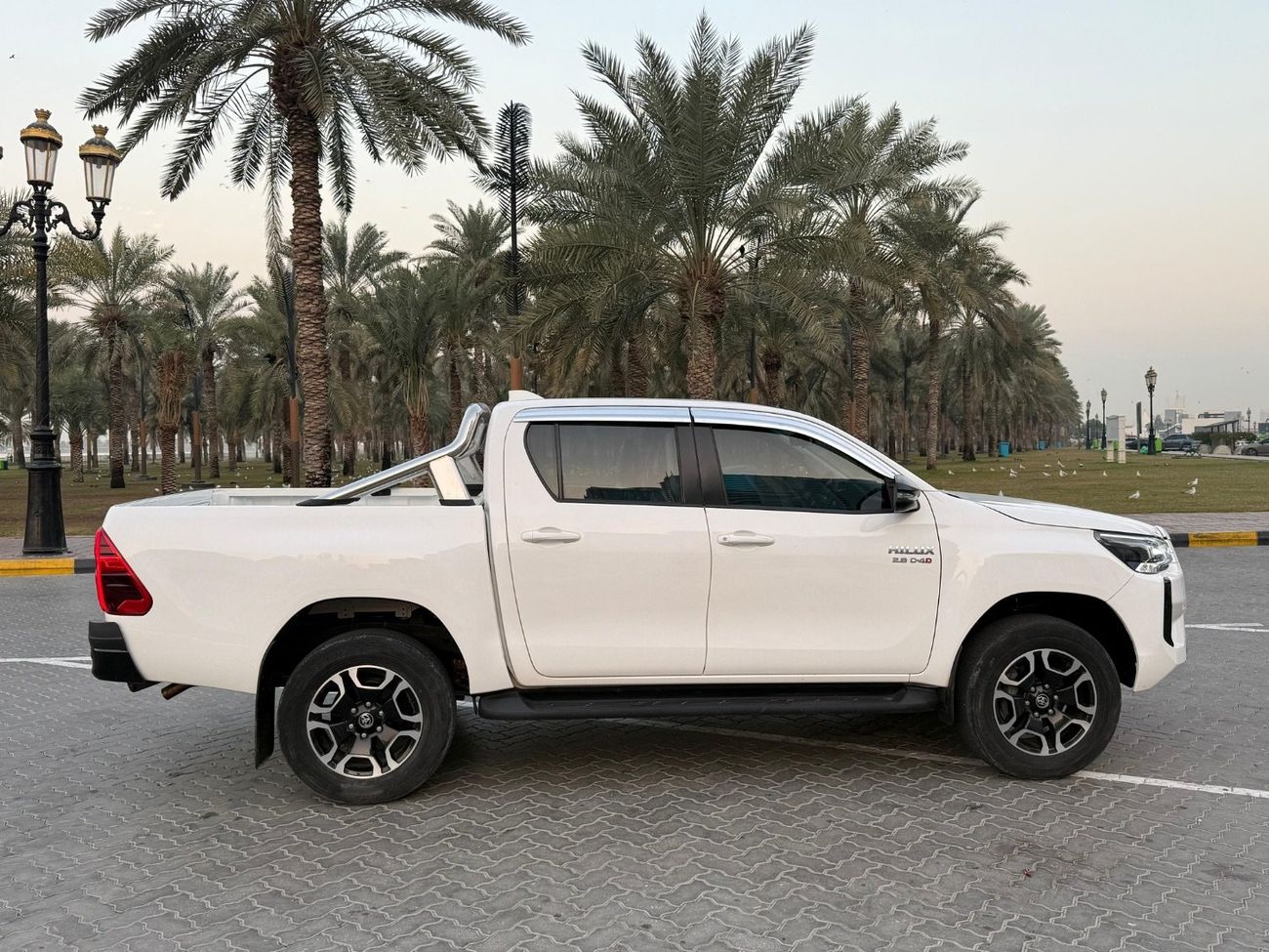 تويوتا هيلوكس SR Right hand drive