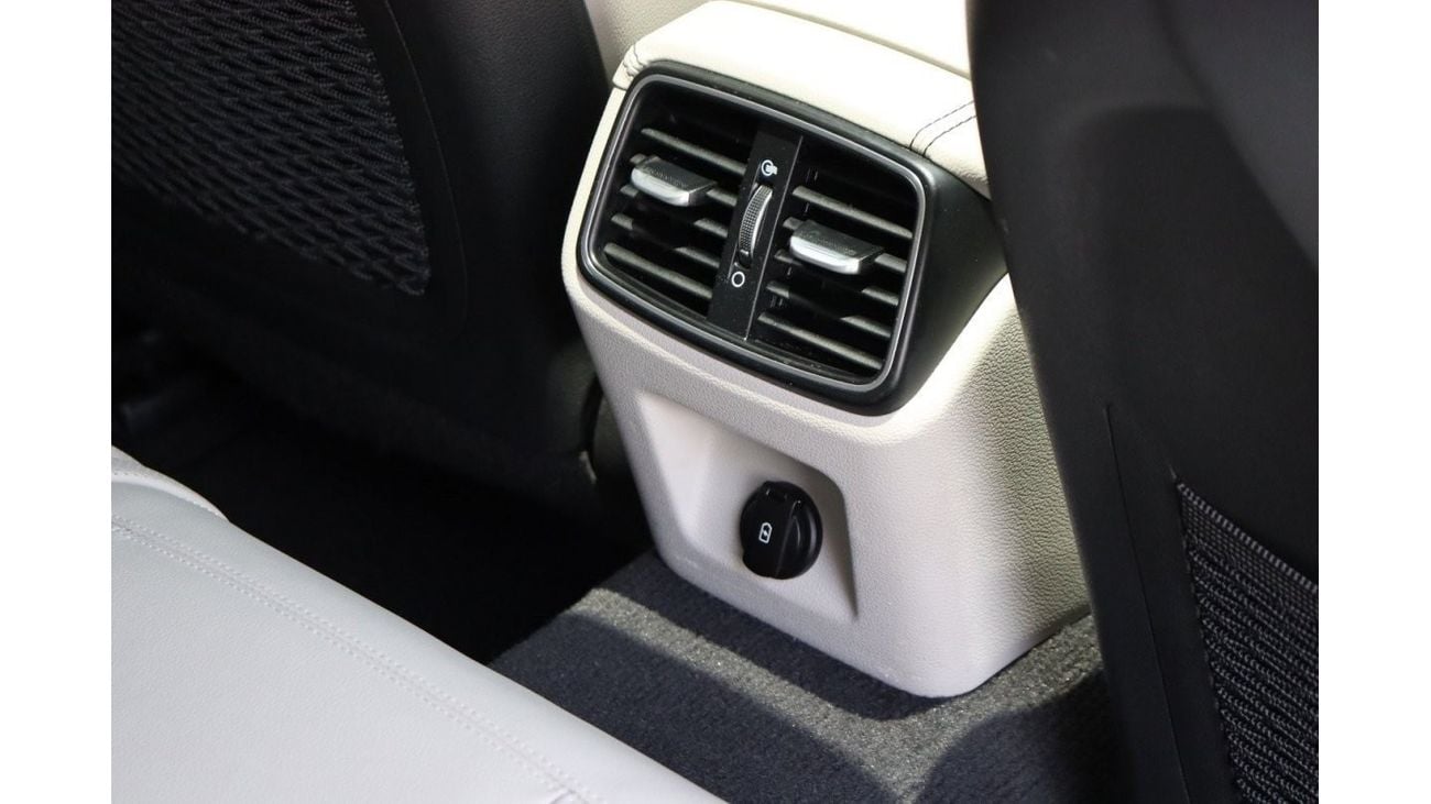 Genesis G70 Premium Genesis G70 Platinum / 2.0T / 2019 / USA / 59,000Mi