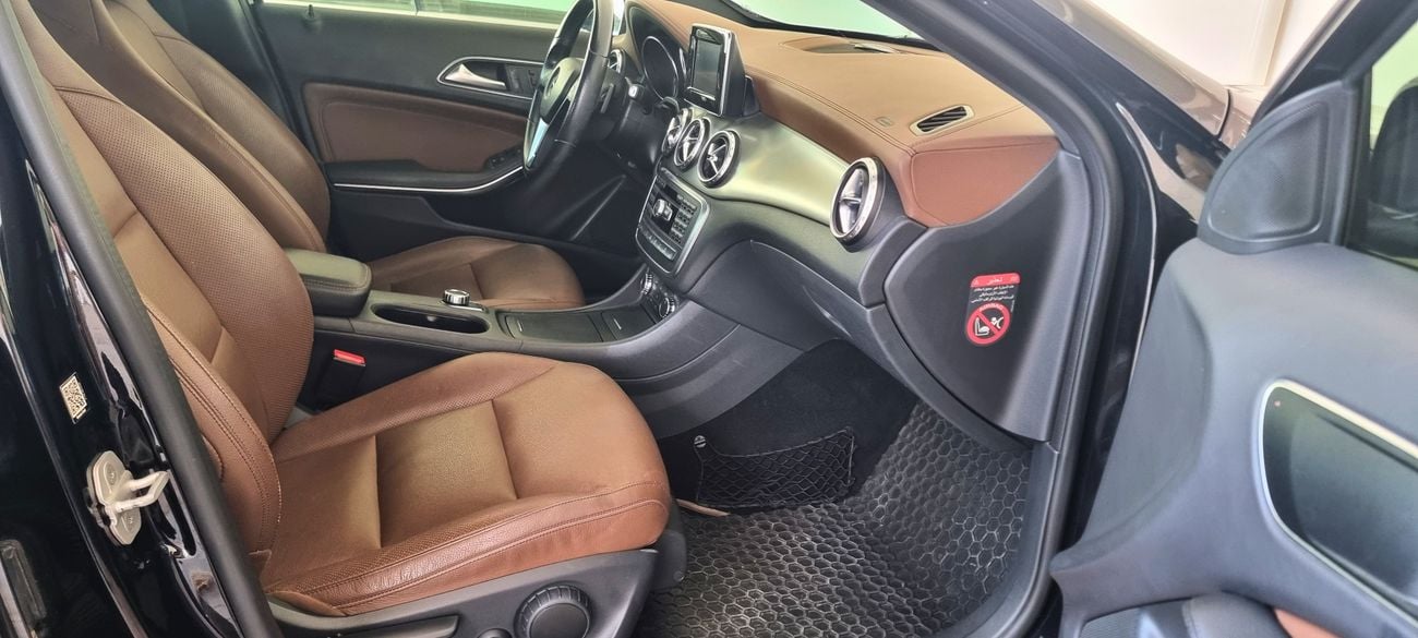 مرسيدس بنز GLA 250 4MATIC (All-Wheel-Drive)