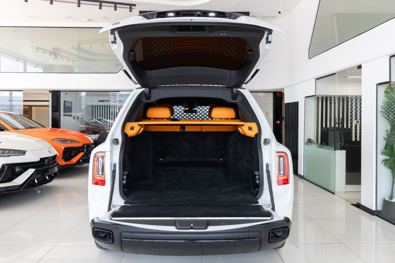 رولز رويس كولينان Rolls-Royce Cullinan | Black Badge Kit | Carbon Fiber Interior | Bespoke Premium Sound System | 2020