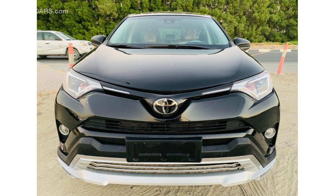 Toyota RAV4 2018 XLE  4WD  Full Option Push Start with Sunroof