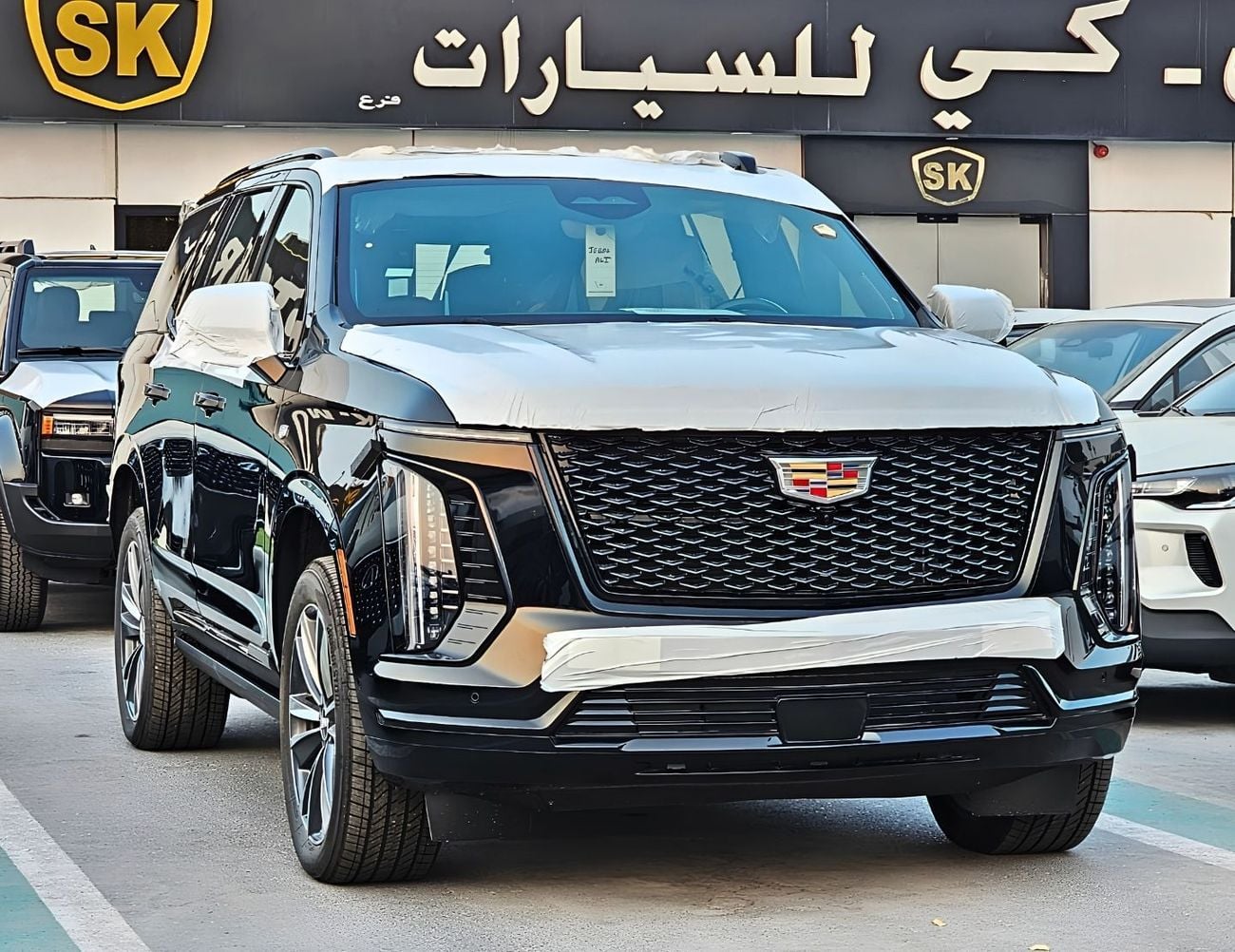 كاديلاك إسكالاد سبورت كاديلاك إسكاليد سبورت || محرك بنزين V8 سعة 6.2 لتر، دفع رباعي، ناقل حركة أوتوماتيكي | رادار | سقف با