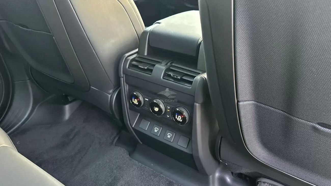 Land Rover Defender 4.4L OCTA AWD 5DR SWB AT