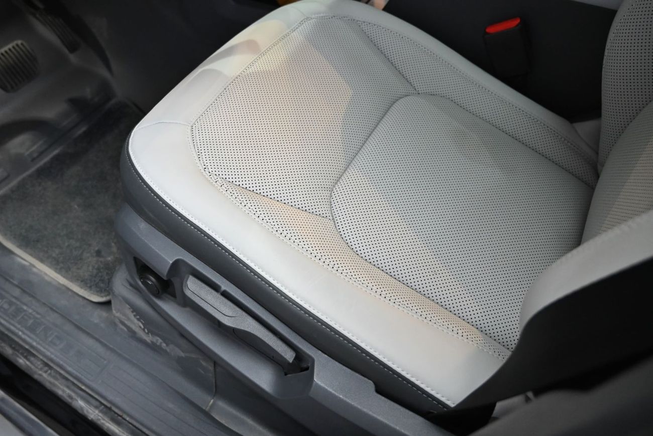 Land Rover Defender P300 110 S 2.0L (5 Seater) Land Rover Defender S P300 V4 110 GCC