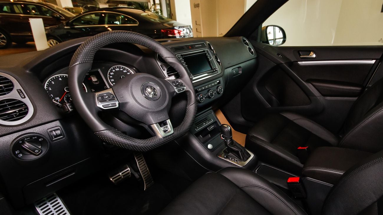 فولكس واجن تيجوان R Line  2.0 TSI 4MOTION