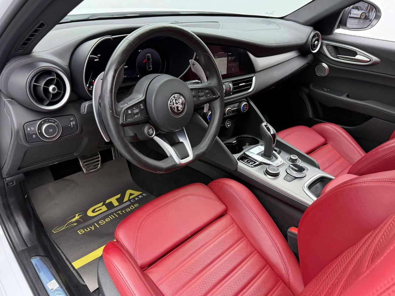 Alfa Romeo Giulia 2024 Alfa Romeo Giulia Veloce Q2 MCA, 2028 Agency Warranty & Service Contract, Agency FSH, GCC