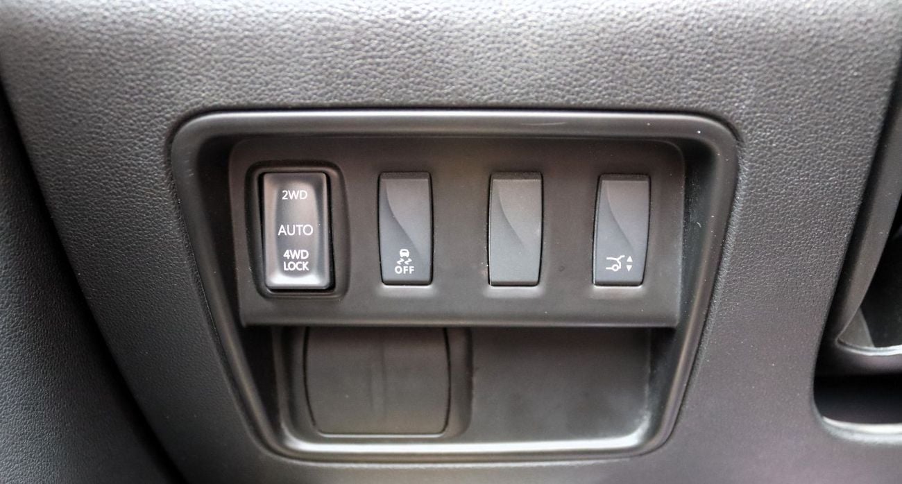 رينو كوليوس LE خالية من الحوادث - خليجي - فل اوبشن - السيارة بحالة ممتازة من الداخل والخارج