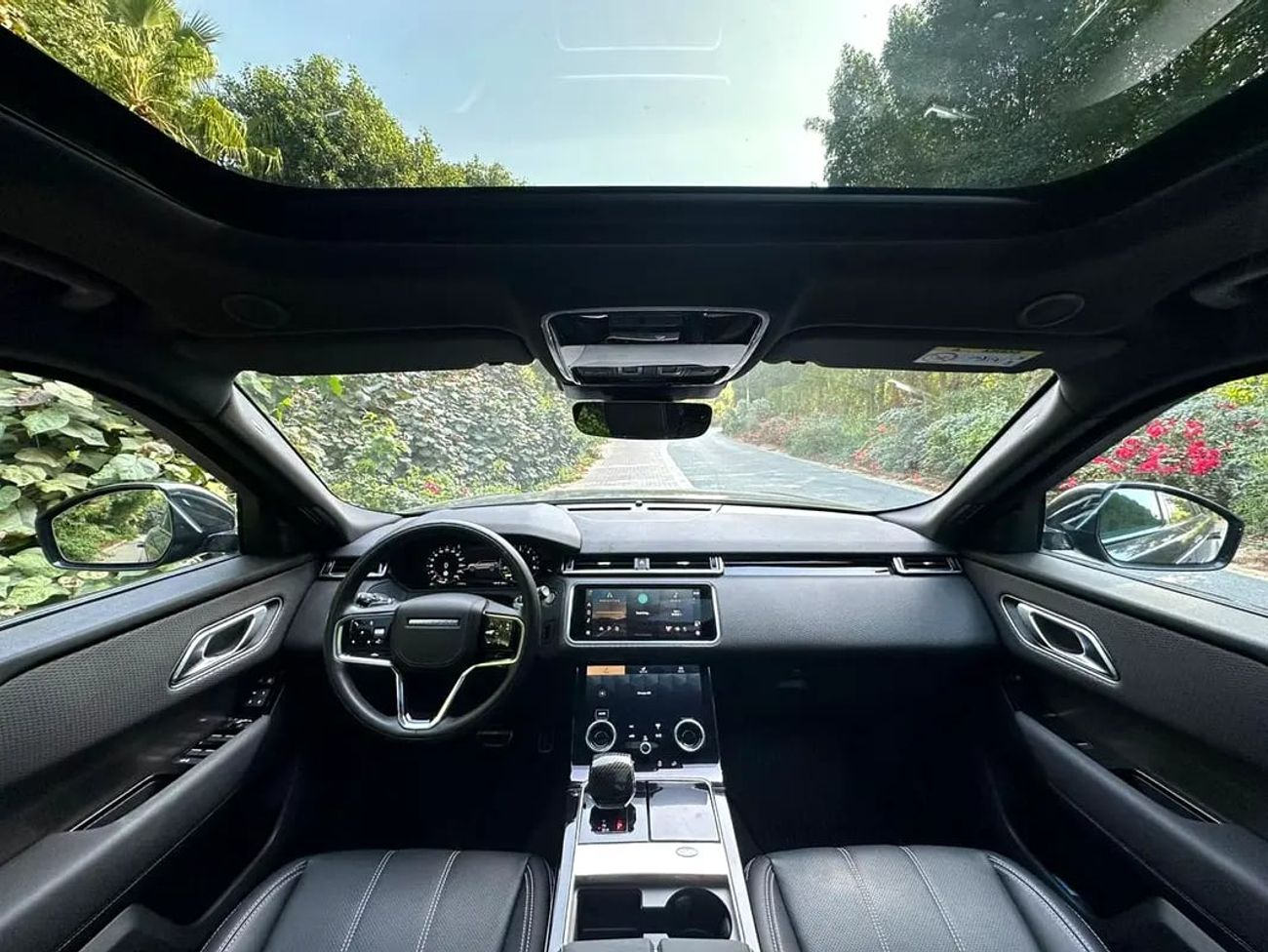 Land Rover Range Rover Velar S P400 3.0L 2024 Range Rover Velar S P400e Plug-in Hybrid | 2.0L Turbo 4-cylinder | 404 HP | Perfect