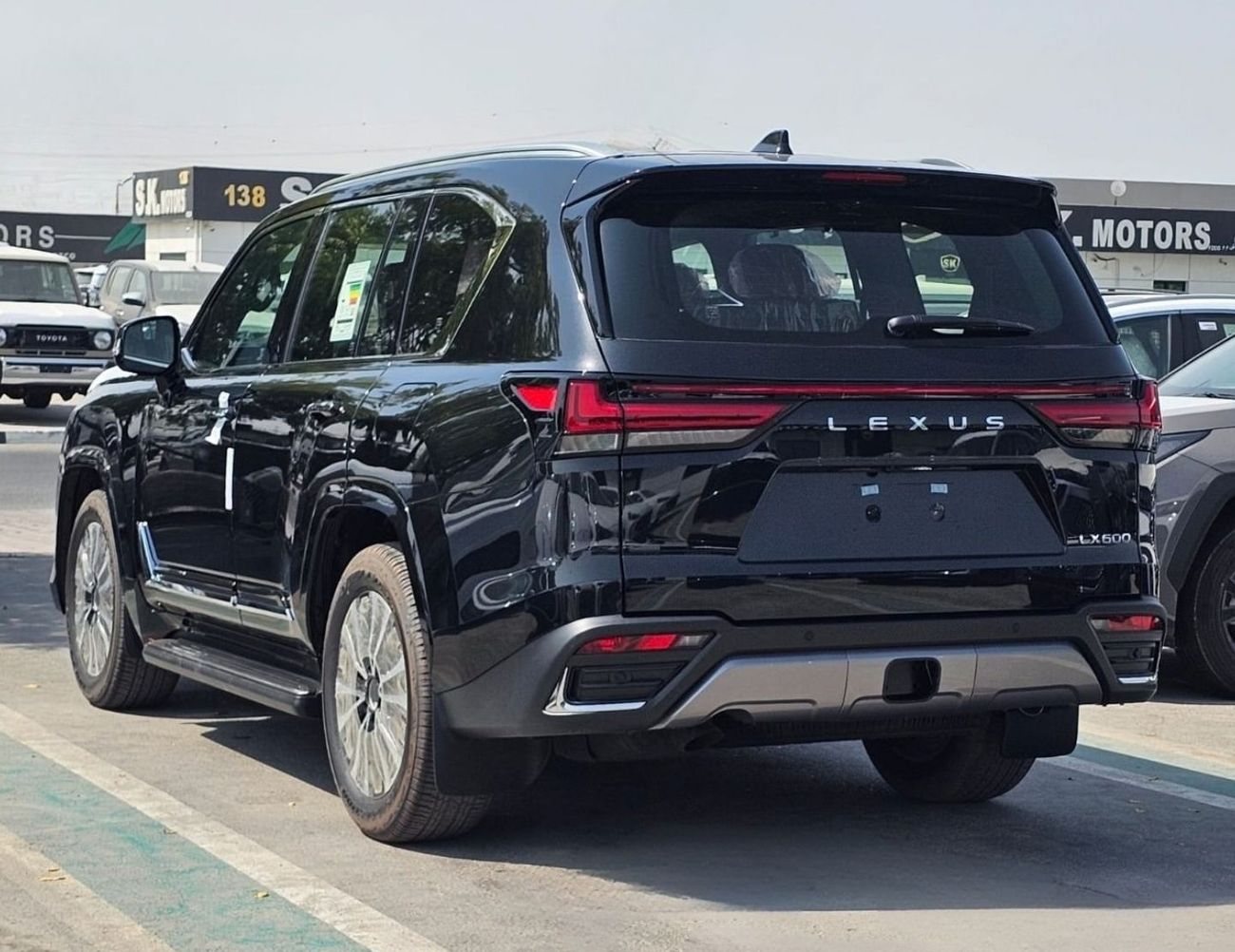 لكزس LX 600 LX600 لكزس LX600 أوربان مارك ليفينسون || محرك بنزين V6 سعة 3.5 لتر، ناقل حركة أوتوماتيكي، دفع رباعي | رادا
