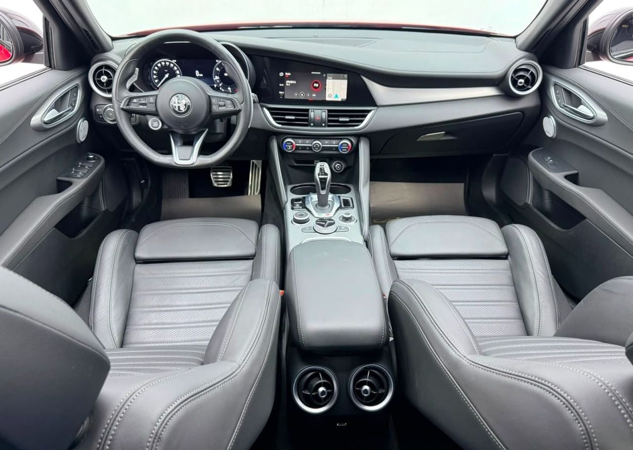 Alfa Romeo Giulia VELOCE 2024 Alfa Romeo Giulia Veloce Q2, 2031 Alfa Warranty + Service Pack, Full Alfa Service History, GCC