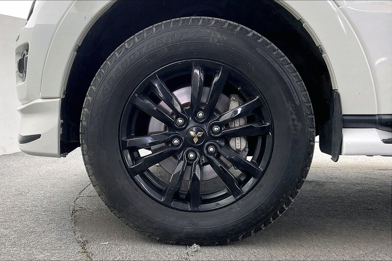 ميتسوبيشي باجيرو Signature Edition | شامل الضمان | 0 ﺪﻔﻋﺓ ﺃﻮﻟﻯ