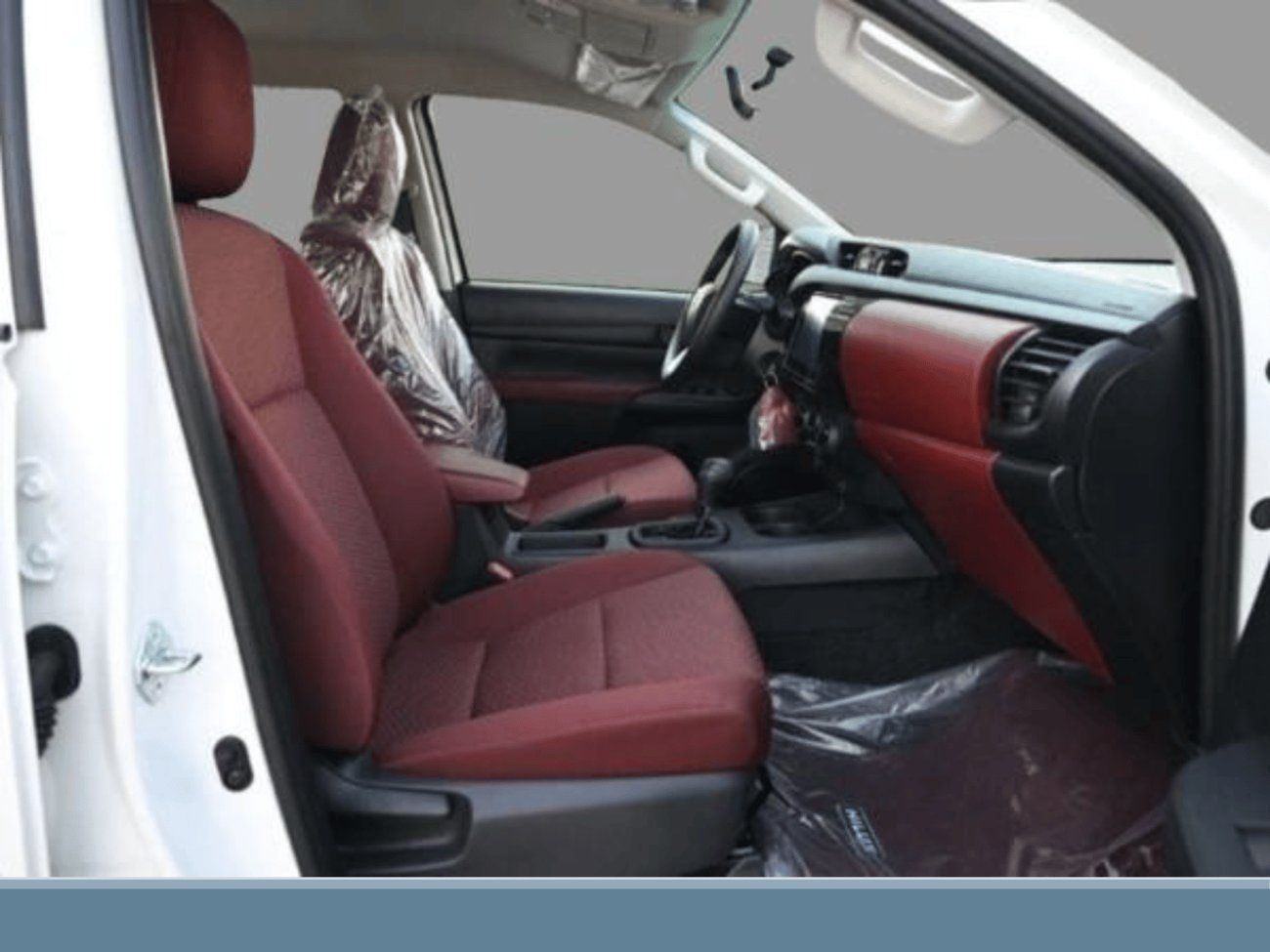 Toyota Hilux ECT0038 - Toyota Hilux DCab Pick Up DLXG - 2.7L Petrol Auto 4wd White/Red