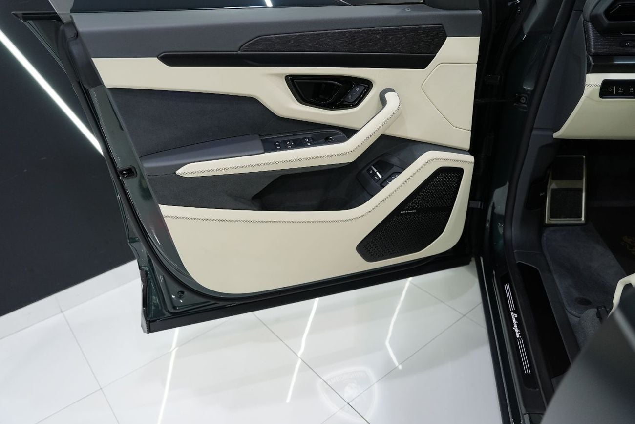 Lamborghini Urus SE, Panoramic Roof, Bang N Olufsen Audio, 800 HP Hybrid!!