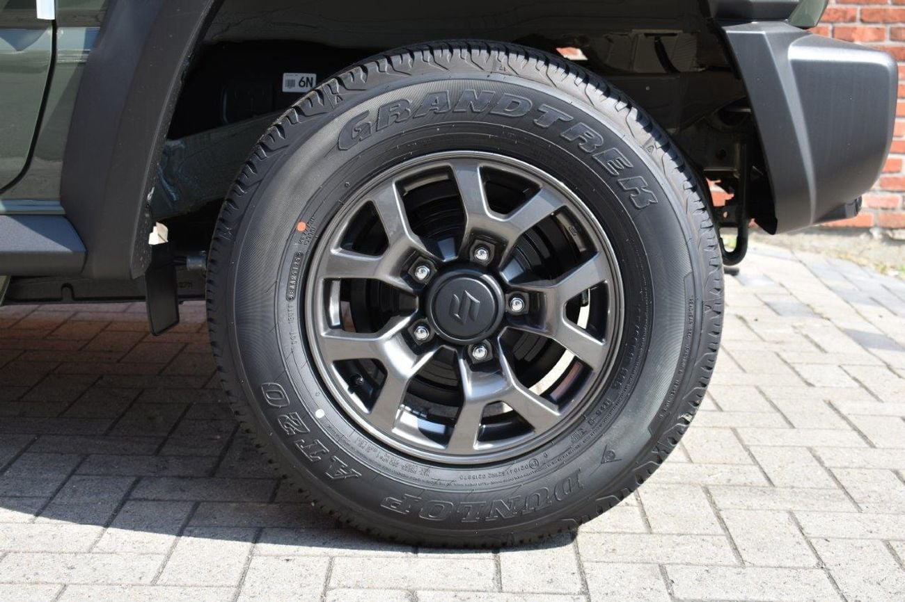 سوزوكي جيمني GL . 1.5L . 4 Cyl . 4-Speed Automatic . Petrol . 4WD . 5 Seats . 3 Door