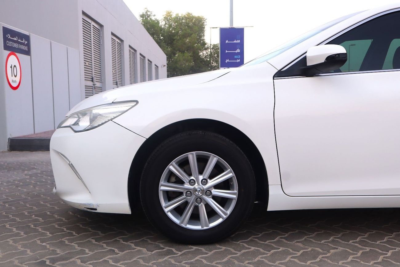 Toyota Camry SE 2.5L (215 HP)