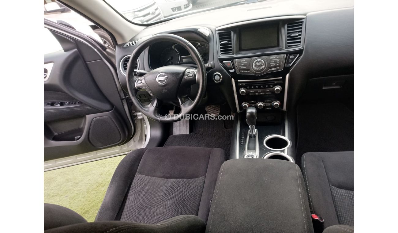 Nissan Pathfinder American import 2015 model cruise control rear spoiler in excellent condition