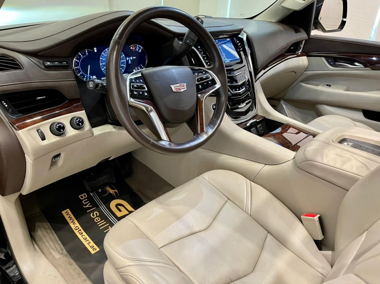 كاديلاك إسكالاد 2016 Cadillac Escalade Platinum, Full Cadillac Service History, Warranty, GCC
