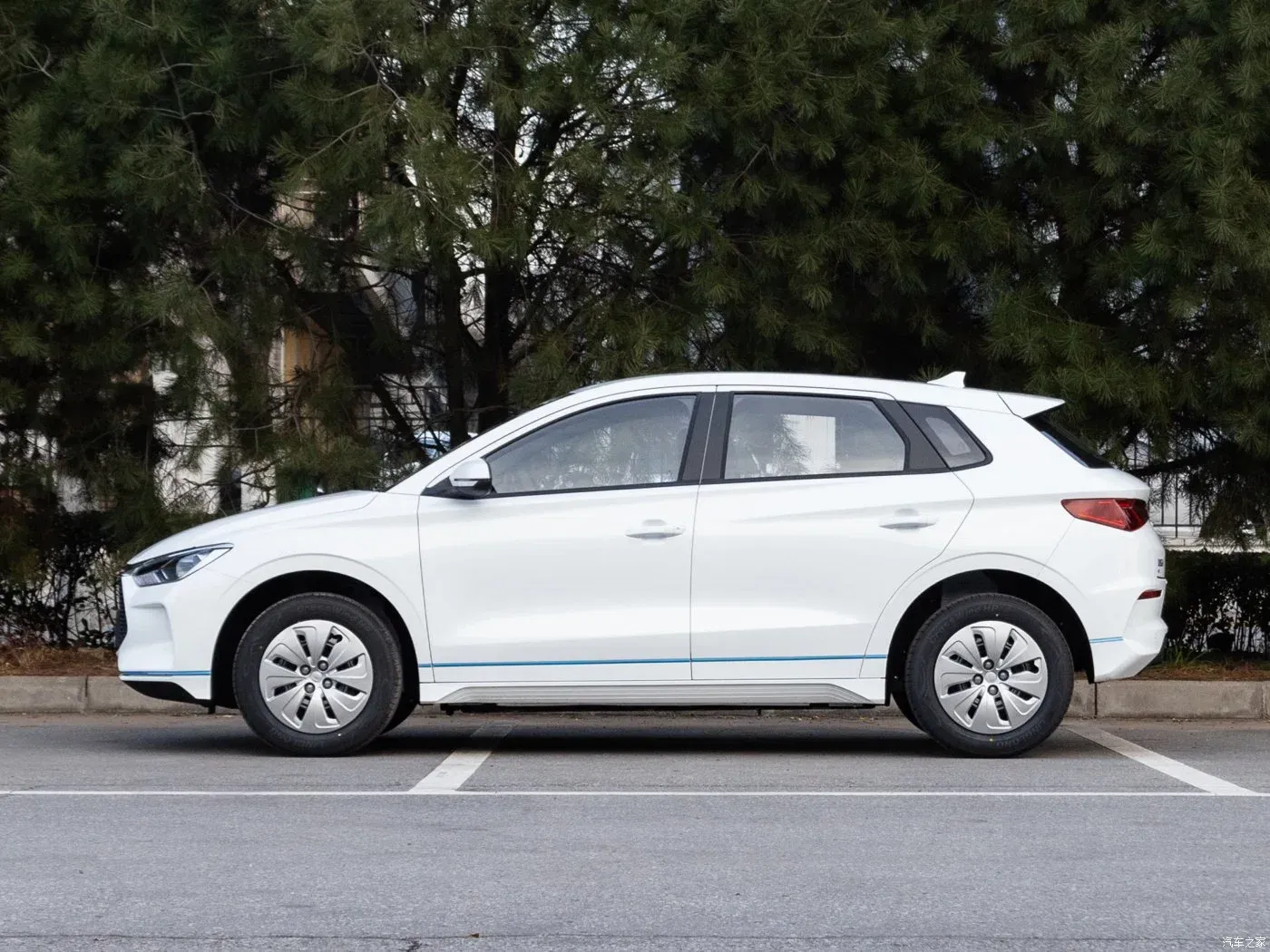 BYD e2 exterior - Side Profile