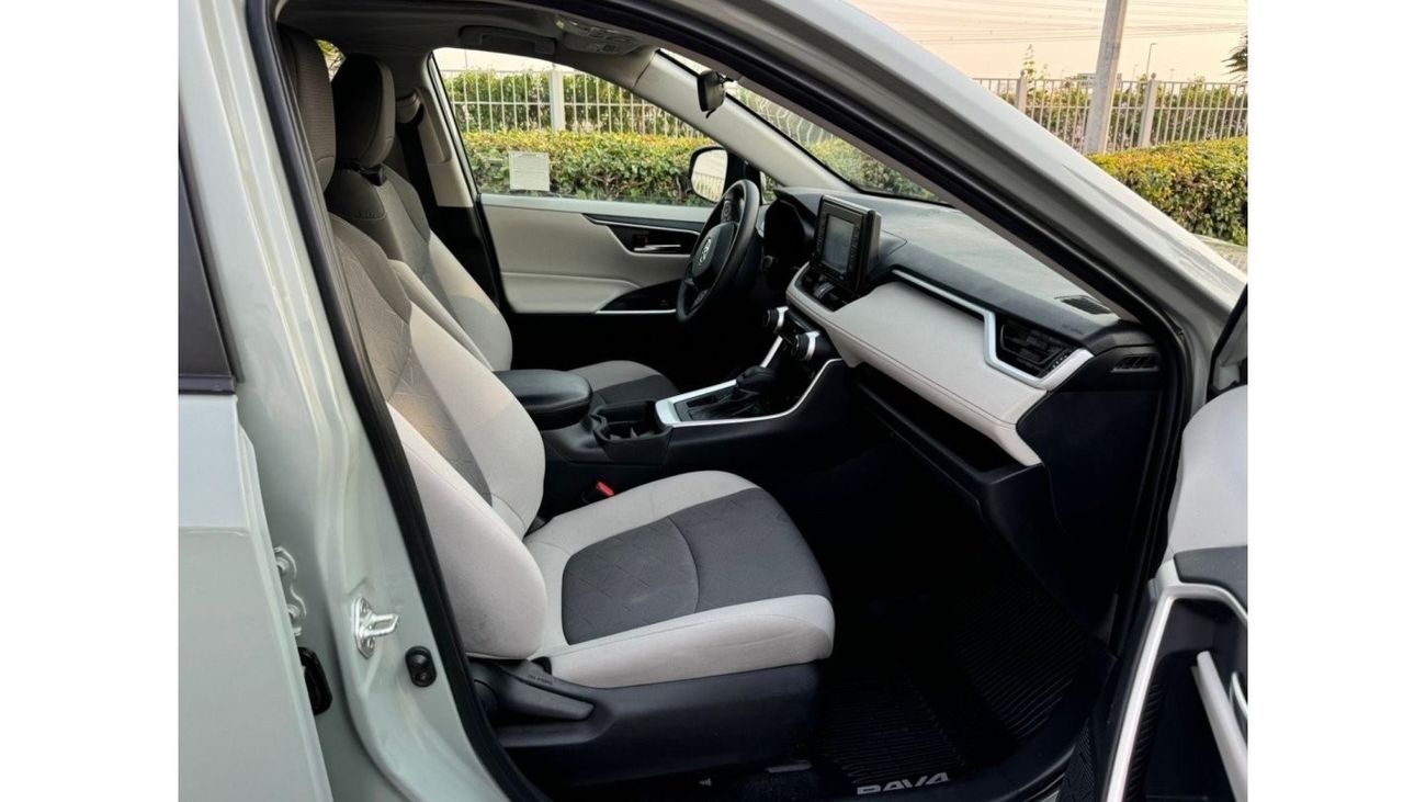 Toyota RAV4 2020 XLE SUNROOF PUSH START AWD US SPEC