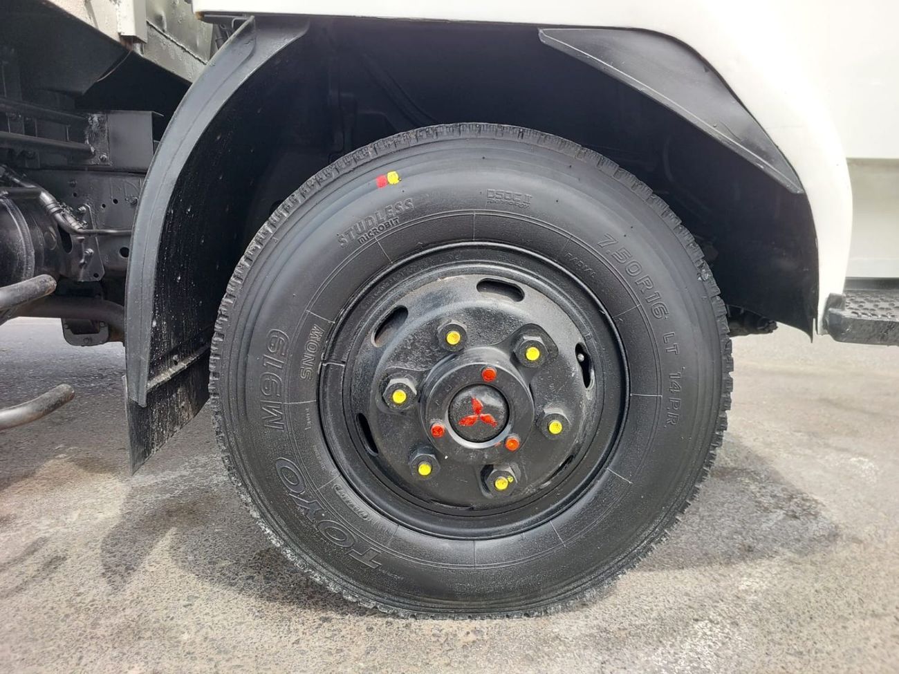 ميتسوبيشي فايتر (RAMADAN OFFER) MITSUBISHI FIGHTER TRUCK RHD 1989 MODEL 6.5 L DIESEL MANUAL(PM30989)