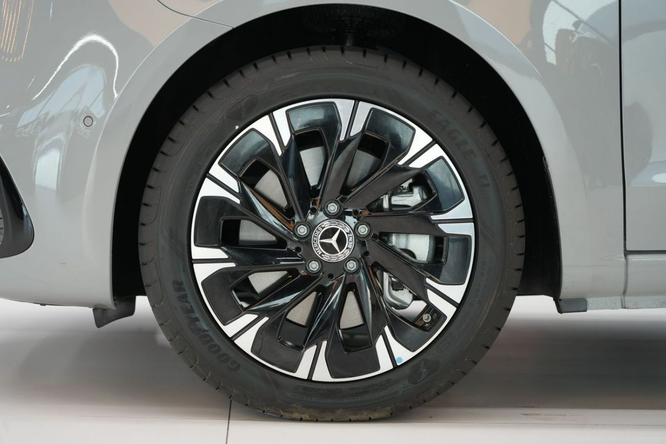 مرسيدس بنز V 300 ‏Mercedes-Benz V 300 AVANTGARDE | 2026 GCC 0km | Agency Warranty