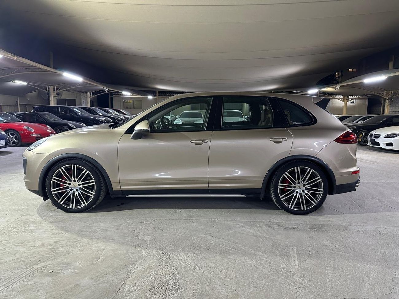 بورش كايان Turbo 4.8L (520 HP) 2015 | LED PDLS HEADLIGHTS | 21 INCH ALLOY WHEELS | PANORAMIC ROOF | FULLY LOADE