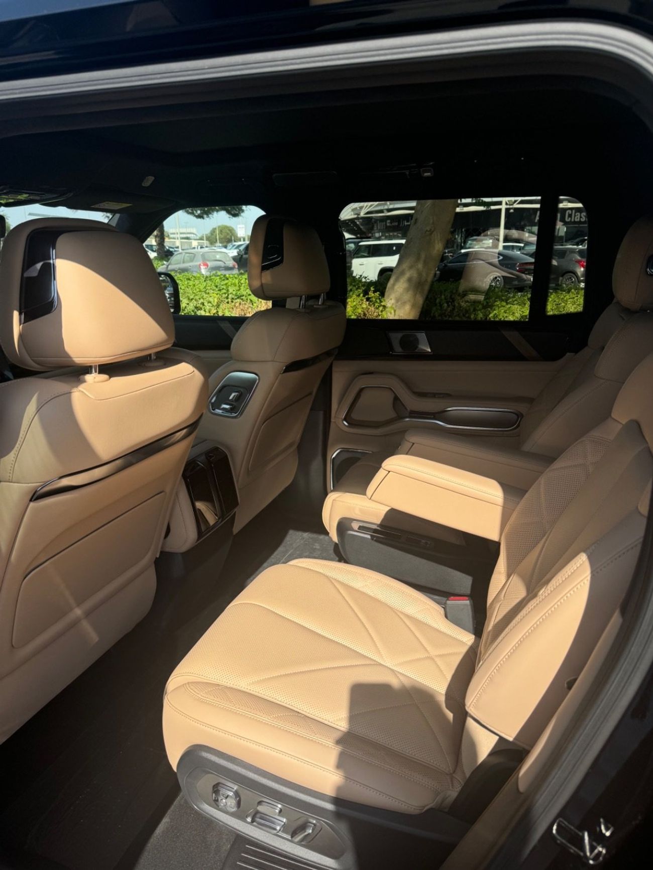 بي واي دي ليوبارد 8 Smart and Brave Flagship Edition (6 Seats)