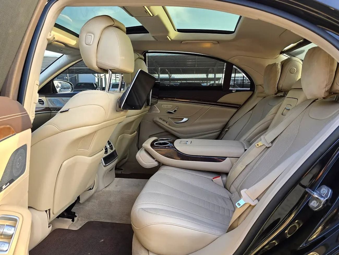 مرسيدس بنز S 560 S 560 - American Specs