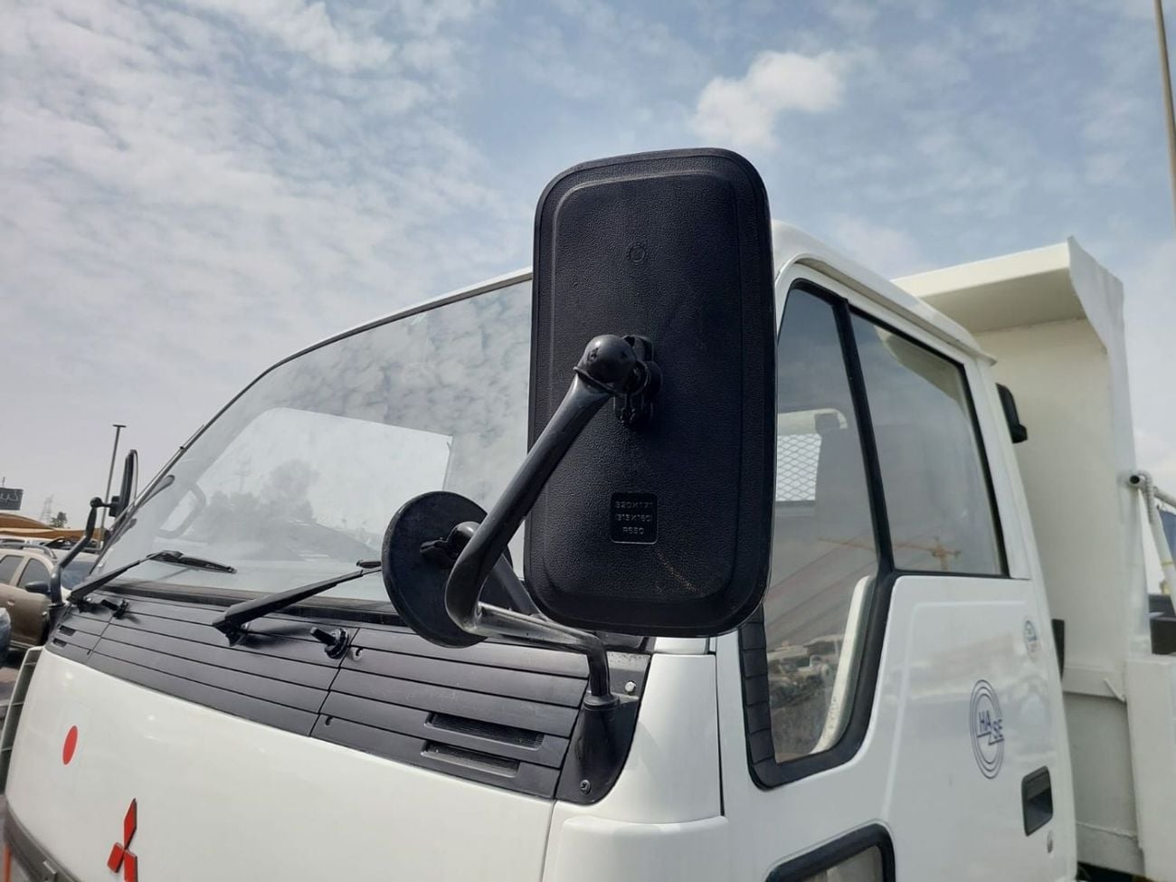 ميتسوبيشي فايتر (RAMADAN OFFER) MITSUBISHI FIGHTER TRUCK RHD 1989 MODEL 6.5 L DIESEL MANUAL(PM30989)