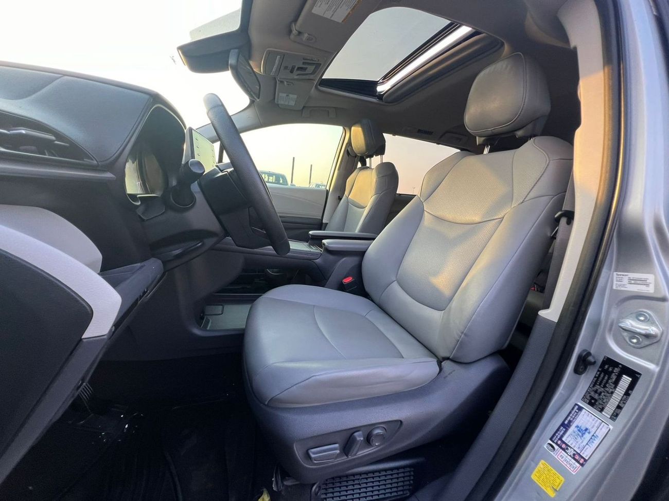 Toyota Sienna 2021 Toyota Sienna, Xle Hybrid + Sunroof + Leather & Electric Seats + Push Start + Doors Open Close 