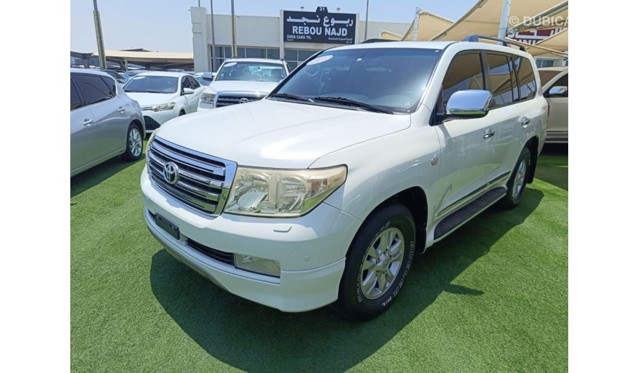 Toyota Land Cruiser car in excellent condition with no accidents