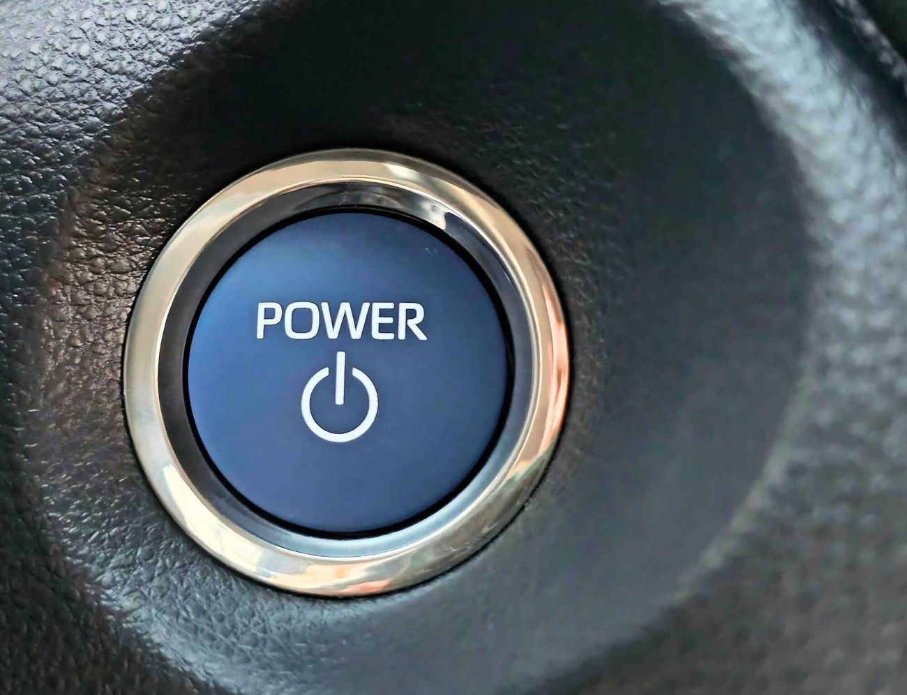 تويوتا كورولا كروس 2.0L V4 HYBRID, PUSH START, MID OPTION WITH SUNROOF (CODE# 68014)