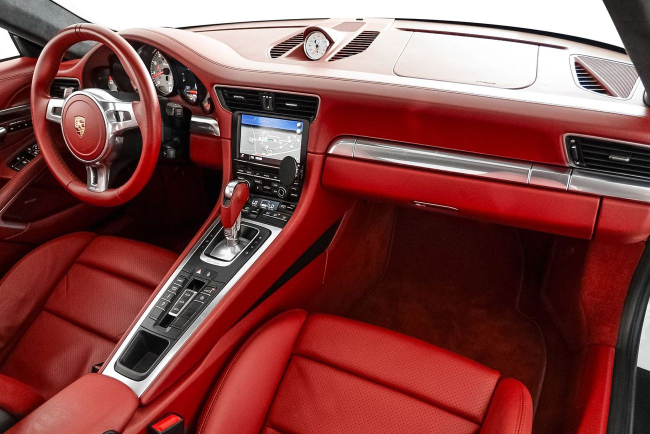 Porsche 911 Turbo S 3.8L (530 HP) Coupe