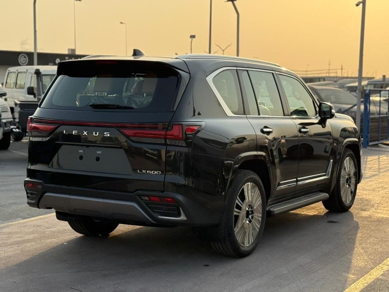 لكزس LX 600 LEXUS LX600 3.5L SUV 4WD