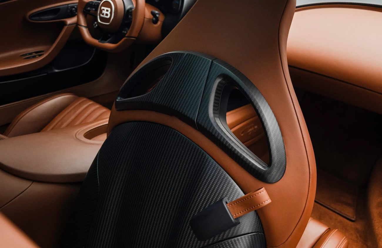 بوغاتي شيرون 8.0L W16 Quad-Turbocharged Engine