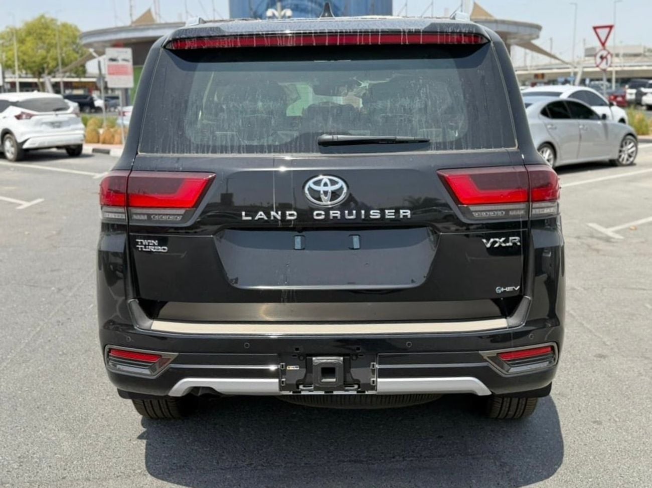 Toyota Land Cruiser VXR LC300 3.5 HYBRID GCC OMANI 2026
