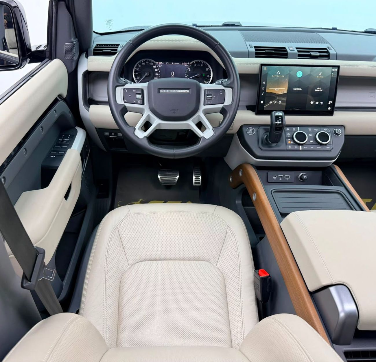 Land Rover Defender 110 SE P400 2023 Land Rover Defender 110 SE P400, 2028 LR Warranty + Service Pack, Full LR Service History, GCC