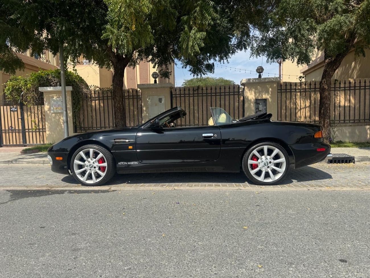 أستون مارتن DB7 Volante