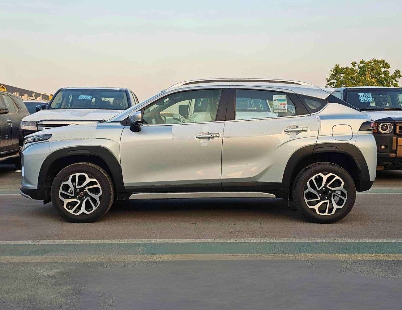 Suzuki Fronx GLX / EURO 5 HYBRID / 1.5L V4 / HEADUP DISPLAY / 360* CAMERAS /" 9" DISPLAY AUDIO (CODE # FRHGLX)