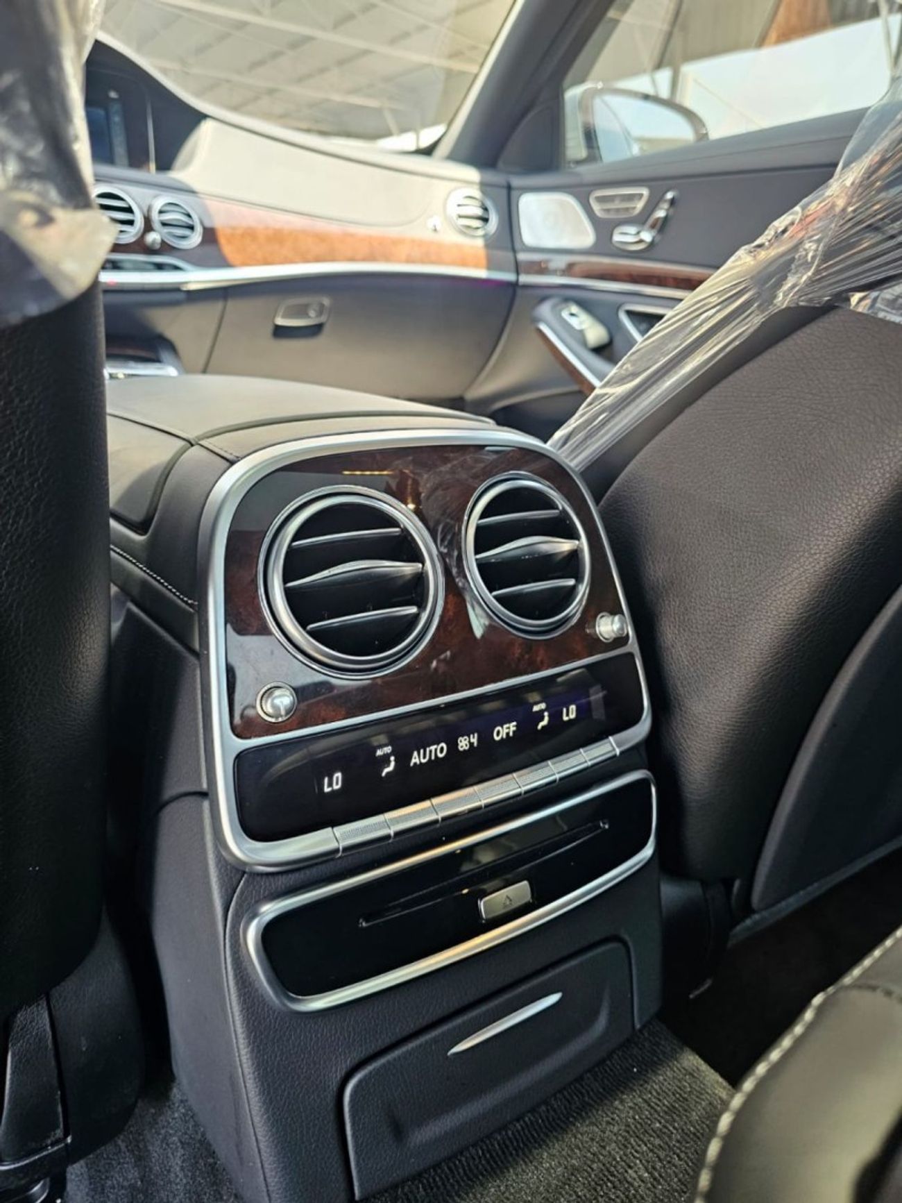 Mercedes-Benz S 560 Std 4.0L (463 HP)