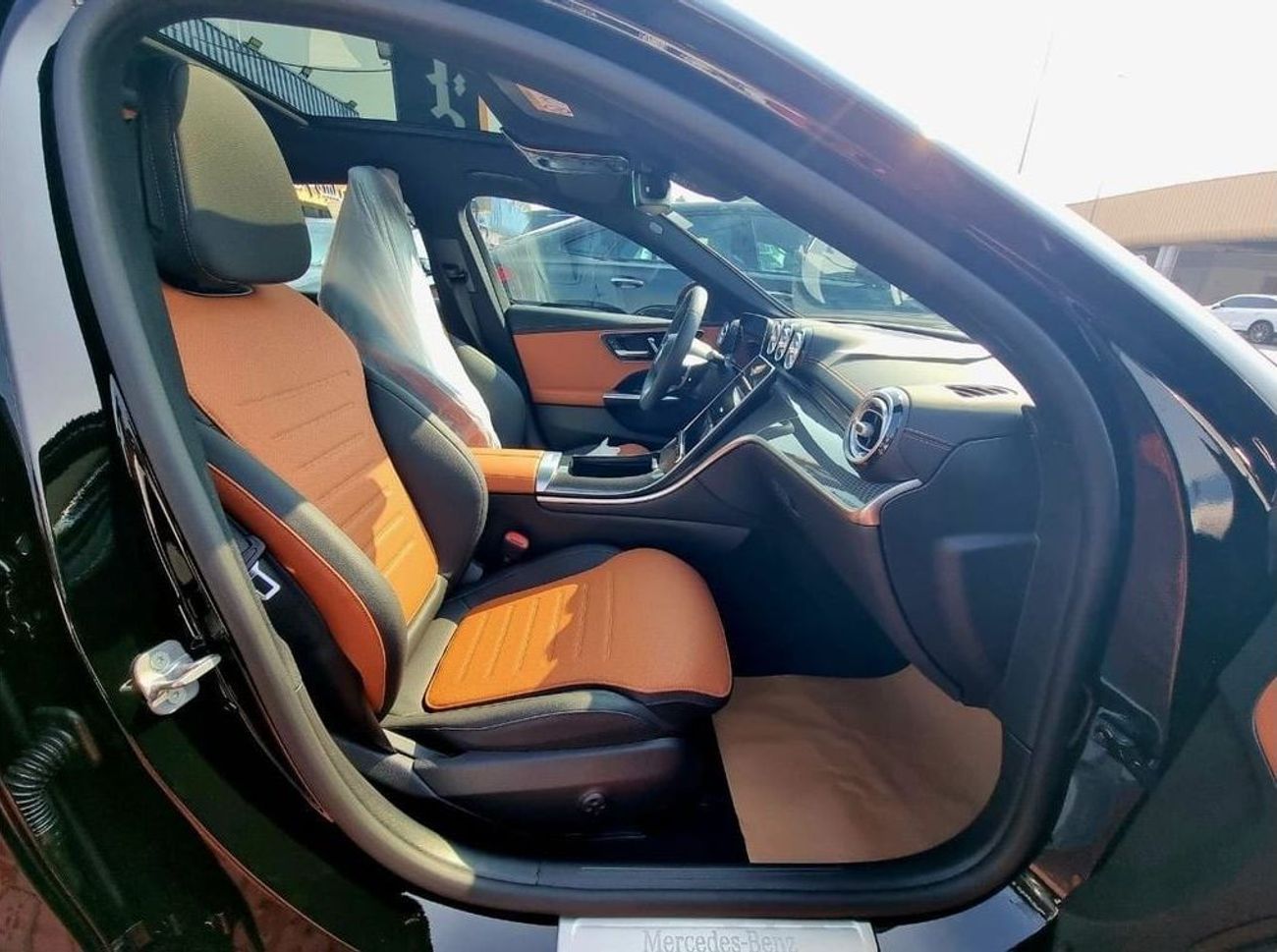 مرسيدس بنز C 200 AMG 5 Years Warranty 2025 GCC