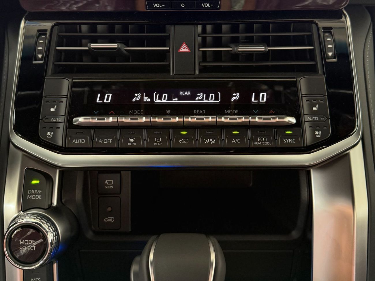 Toyota Land Cruiser VXR 3.5 HYBRID TWIN TURBO **التصدير فقط خارج الخليج**EXPORT ONLY**