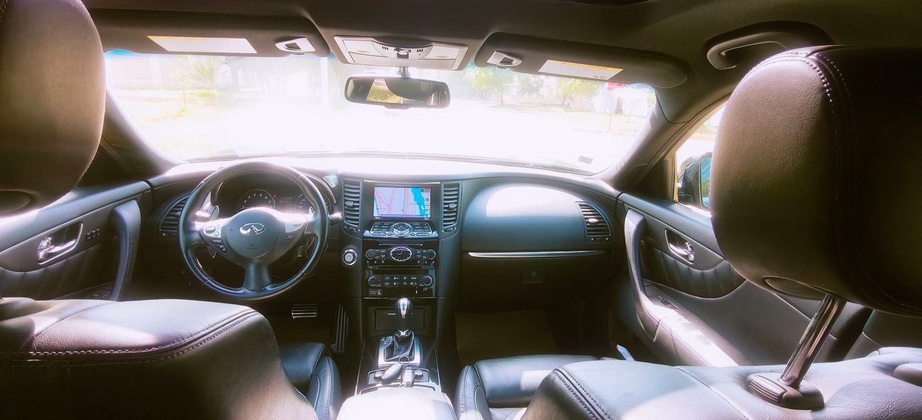 Infiniti QX70