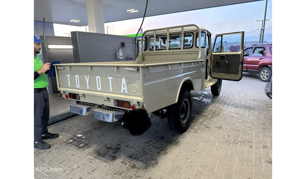 Toyota Land Cruiser Pick Up FJ45