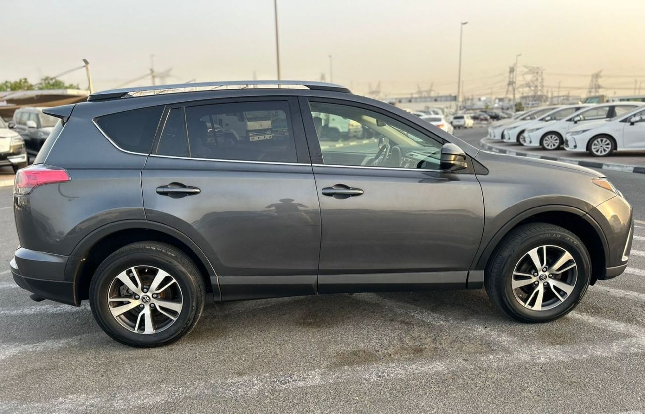 Toyota RAV4 2018 Toyota Rav4 LE 2.5L V4 Mid Option - 4x4 AWD - Leather Seats - Rims -